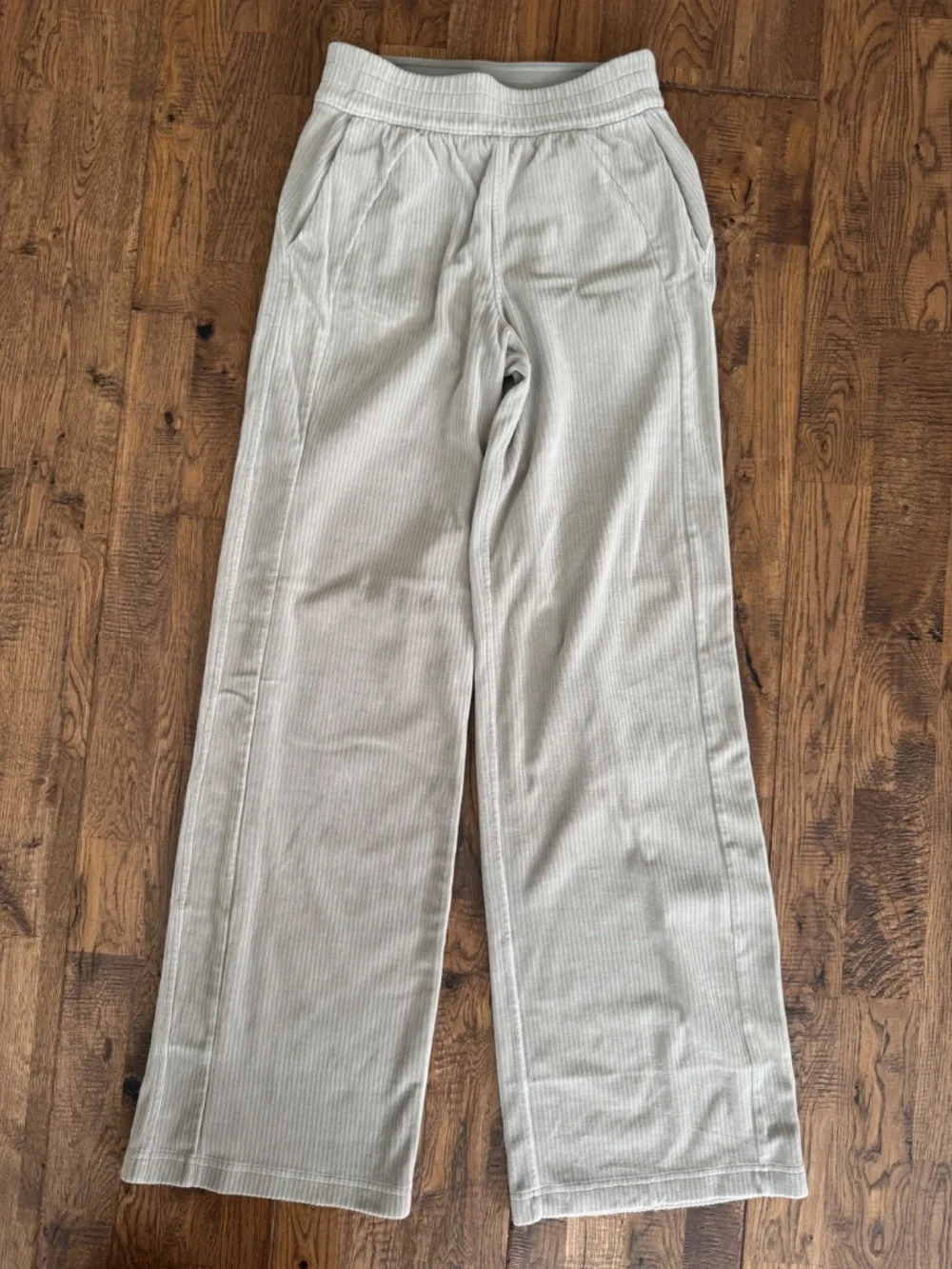 Lululemon‎ Scuba Velvet Cord Mid Rise Wide Leg Pants Riverstone Size 2 W5FRES